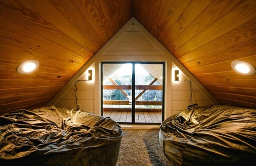 Dripping Springs Apartment | Wild Oak Cottage, Cabin on cliff w pro coffee!