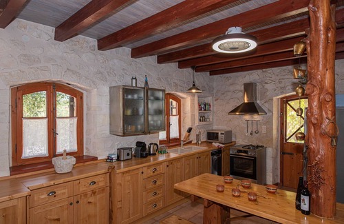 Argassi House | Wild Oak Estate - Holiday Home with Private Pool