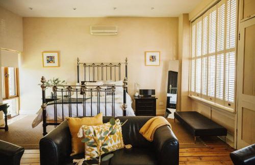 Upper Wakefield Bed & Breakfast | Wild Olive Cottage Clare Valley