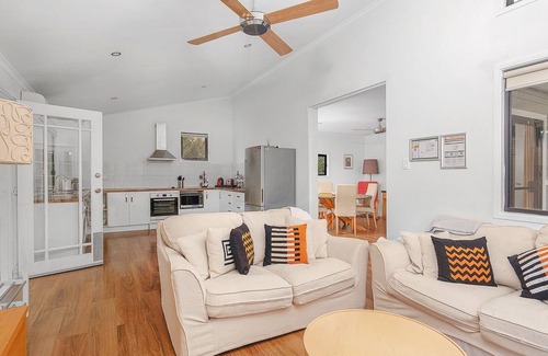 Barrengarry House | Wild Rose Cottage Kiaroo Estate