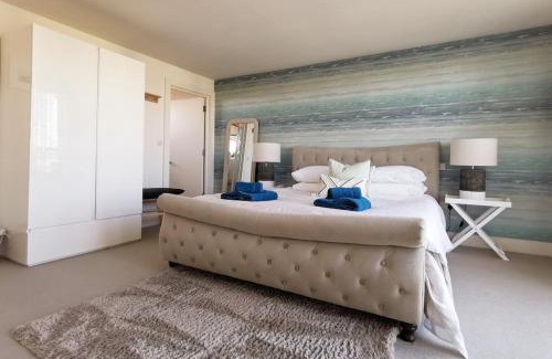 Camber House | Wild Sands Next to Beach ✩ Cinema ✩ Living Roof ✩ Games Room