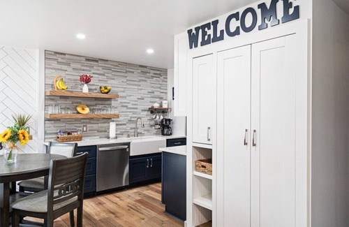 Roswell House | Wild Sunflower Retreat