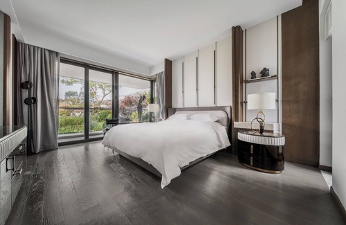 Shuangliu District Hotel | Wilderness Art Hotel