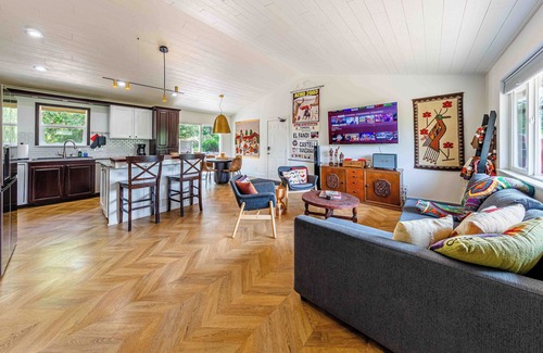Franktown House | Wilderness Haven in Franktown - Private Getaway. Pet-Friendly!