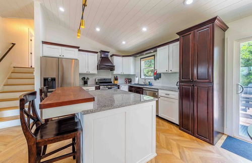 Franktown House | Wilderness Haven in Franktown - Private Getaway. Pet-Friendly!