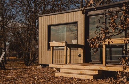 West Tawakoni Cabin | Wilding Hotels Scenic Suite