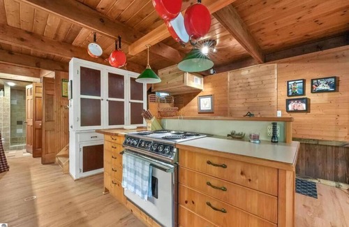 Evart House | Wildlife Haven Retreat