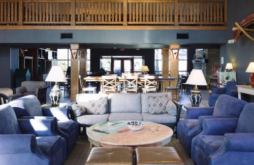 Clive Hotel | Wildwood Lodge & Suites