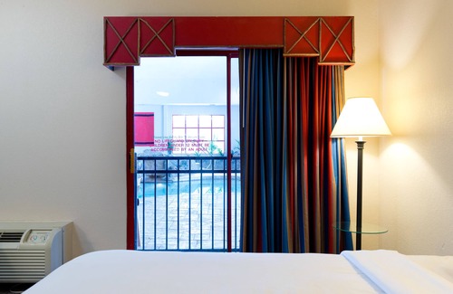 Clive Hotel | Wildwood Lodge