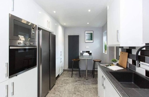 Bramcote House | Wilford Charm: Spacious 3‑Bedroom Retreat