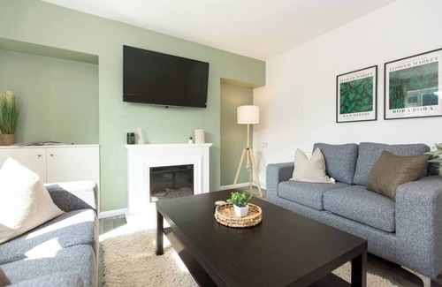 Bramcote House | Wilford Charm: Spacious 3‑Bedroom Retreat