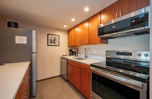 Mountainside Condo | Will O' The Wisp 101B: Lakefront condo, one bedroom, sleeps four!