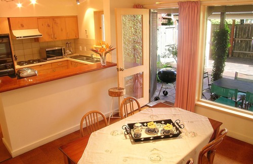 North Adelaide House | William Townhouse 3 bedroom with spa