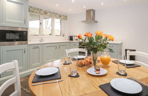 Shapwick House | WILLOW BARN, family friendly, character holiday cottage in Shapwick
