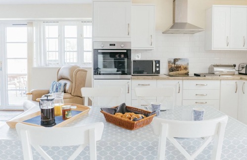 Maiden Newton Cottage | Willow Cottage - Luxury rural cottage with disable access