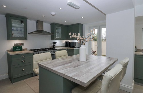 Silverdale House | WILLOW COTTAGE, pet friendly, character holiday cottage in Silverdale