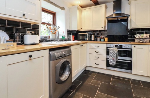 Sabden Cottage | WILLOW COTTAGE, pet friendly, character holiday cottage in Sabden