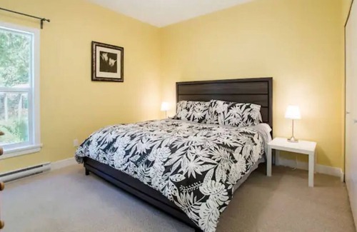 Roberts Creek Cottage | Willow Cottage, Sunshine Coast
