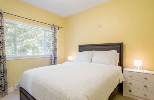 Roberts Creek Cottage | Willow Cottage, Sunshine Coast
