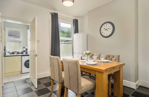 Croham Apartment | Willow House - 2-Bedroom House In Merseyside