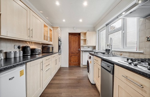 Bedford House | Willow House by Our Home Short Stays