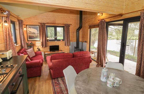 Frankton Cottage | WILLOW, pet friendly, with hot tub in Dunchurch