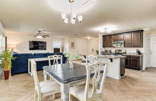 Brent House | Willow's Retreat: Modern Comforts Meet Outdoor Bliss in This Spacious Pensacola Haven