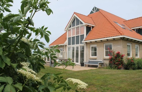 Ameland Apartment | Willow Villa 18 with 7 beds, cot, 1 sauna and 2 bathrooms
