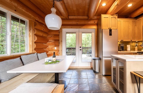 Ucluelet Cabin | Willowbrae Chalet-Sophisticated Forest-Hot Tub