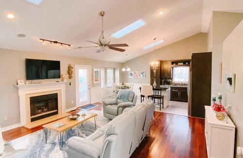 Kings Grant House | Wilmington home close to Wrightsville Beach, Downtown Riverfront, and Airport.
