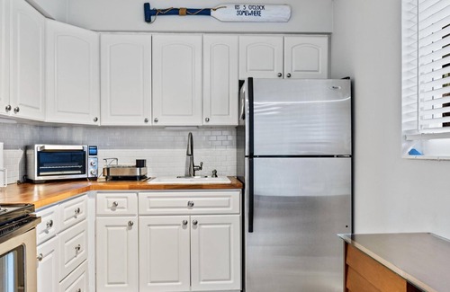 Wilton Manors Apartment | Wilton Manors 2BR Charm Walk to the Drive