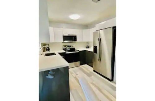 Middle River Terrace House | Wilton Manors house near beaches 2 BR large yard