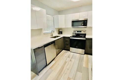 Middle River Terrace House | Wilton Manors house near beaches 2 BR large yard