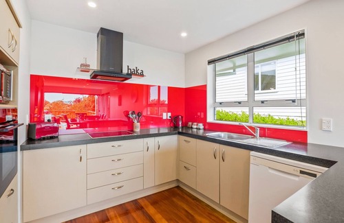 Waikanae House | Winara Winner - Waikanae Holiday Home