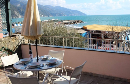 Cinque Terre Apartment | Wind Rose House - By the BEACH with AC & Parking