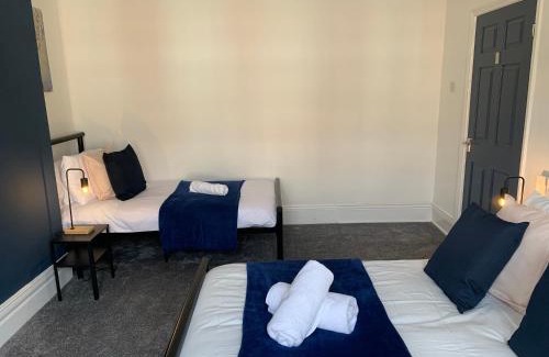 Gateshead Apartment | Windsor 4 - Spacious beautiful 4 bdrm maisonette nr Ncle free wifi free parking