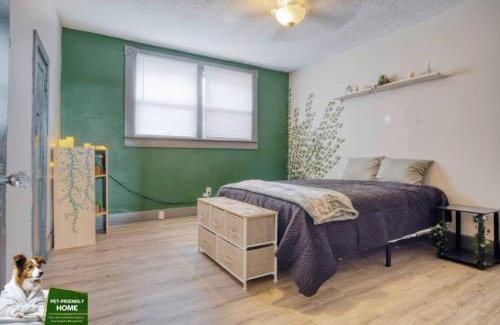 Windsor Park Apartment | Windsor Park - 1br1ba, Ideal Workspace & Garden