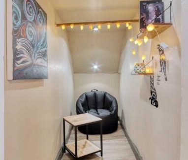 Windsor Park Apartment | Windsor Park - 1br1ba, Ideal Workspace & Garden