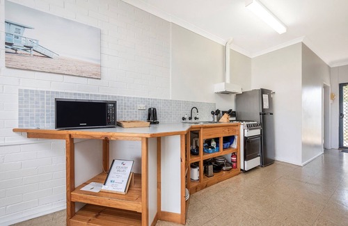 Lancelin Apartment | Windsurfer Beach Chalet - 2