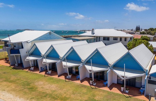 Lancelin Apartment | Windsurfer Beach Chalet - 2