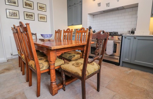Giggleswick House | WINDYRIDGE, pet friendly, character holiday cottage in Settle