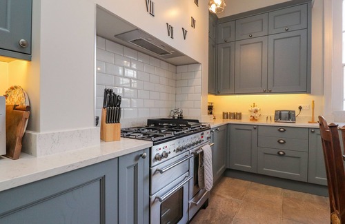 Giggleswick House | WINDYRIDGE, pet friendly, character holiday cottage in Settle
