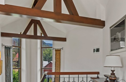 Poiana Tapului Villa | Wine Cellar Villa with Beautiful Garden in Sinaia - Busteni