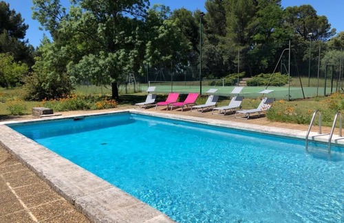 Cucuron House | Wine chateau with swimming pool and tennis court