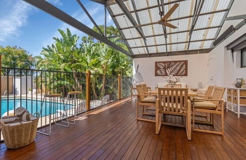 Port Noarlunga Villa | Wine Coast Oasis with 5 bedrooms, private Pool and Hot Spa in Port Noarlunga