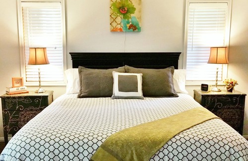 Langley House | WINE COUNTRY GUEST HOUSE - Walk to Winery & Berry Farm - Spacious - Vancouver