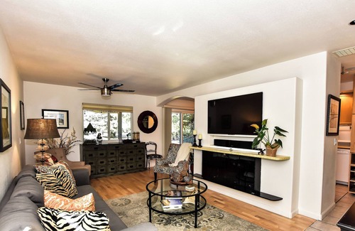 Rohnert Park Condo | Wine Country Townhouse with Golf Course View!