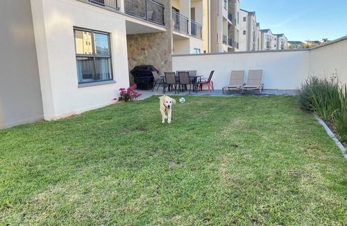 Trawal Apartment | Winelands Flat in Secure Estate w/pool & gym. Pet friendly and weekly cleaning!