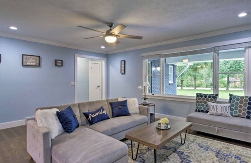 Hendersonville House | Wineries Mountain House Getaway!!