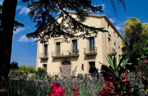 La Torre de Claramunt Apartment | Winery apartment for two with private terrace
